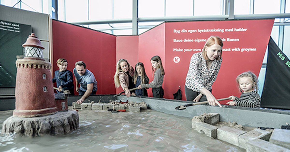 Kom tættere på Vesterhavets kræfter på Kystcentret i Thyborøn på din sommerhusferie