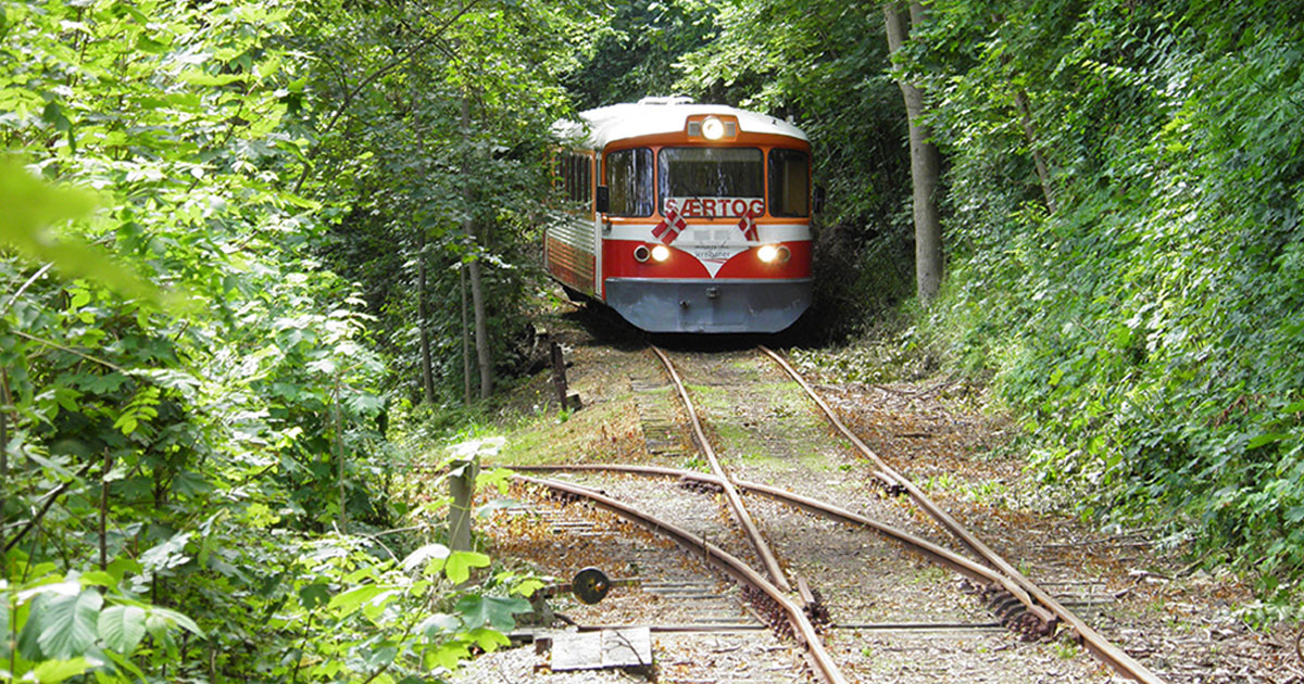 Tag med Danmarks smukkeste veterantogbane i Lemvig på din sommerhusferie